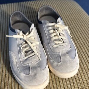 Men’s size 11 Olukai sneakers